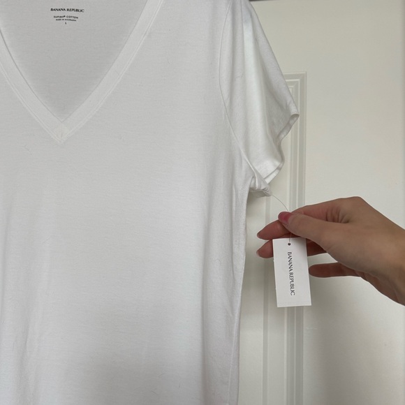 NWT Banana Republic Supina Cotton White V Neck Tee | L - Picture 4 of 6